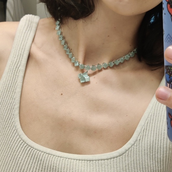 Light green choker necklace and earrings set with green stone jewels - Picture 2 of 8